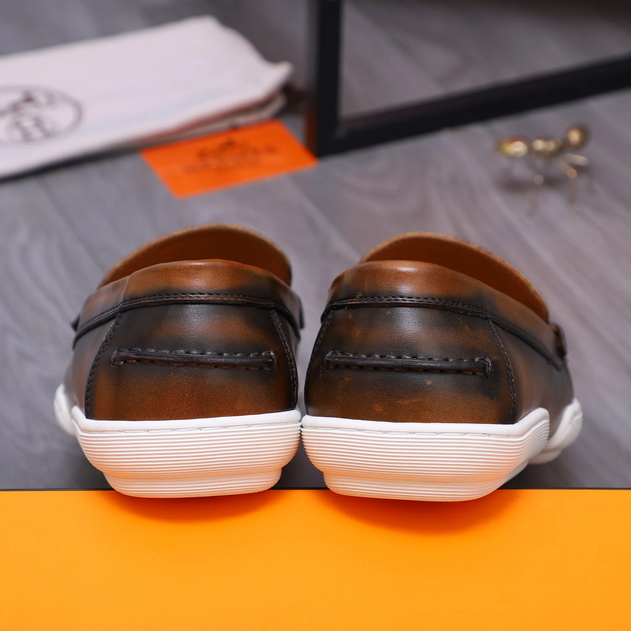 Men's shoes 💰500 Product trademark: HERMES "Hermes" casual slip-on leather shoes Regular size: 38-46 (45.46 custom-made, non-refundable) Product materials: Selected color-brushed cowhide upper, cowhide lining, original outsole